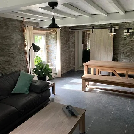 Le Nid D'hirondelle Bed & Breakfast *