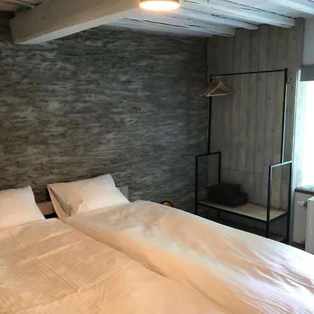 Le Nid D'hirondelle Bed & Breakfast *