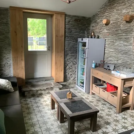 Le Nid D'hirondelle Bed & Breakfast *