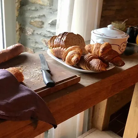 Le Nid D'hirondelle Bed & Breakfast *